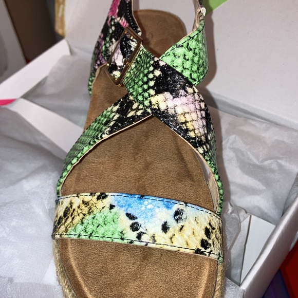 Canden-02 Strappy Sandal - Picture 3 of 6